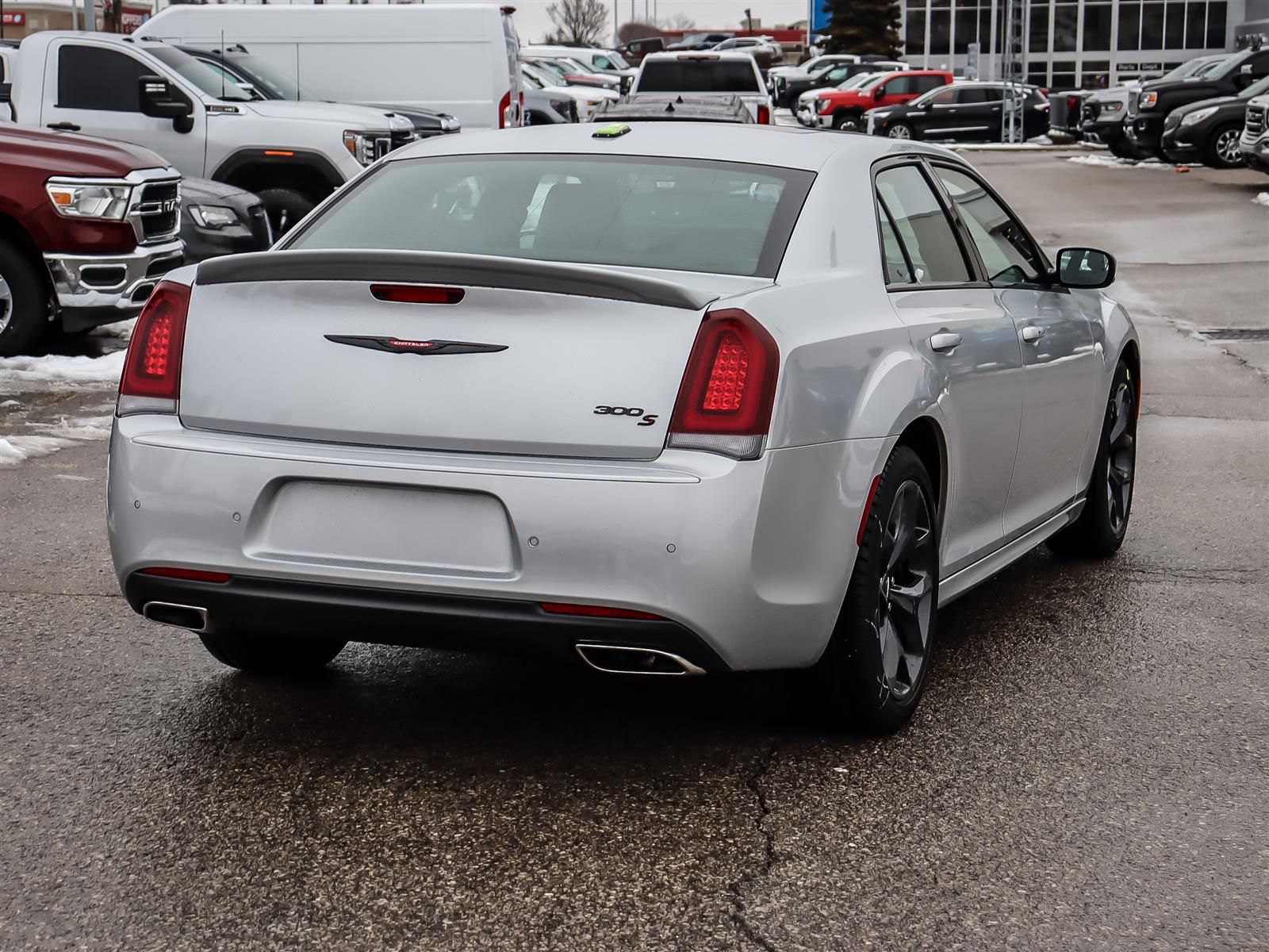 2023 Chrysler 300 in Uxbridge, Ontario, 60,385